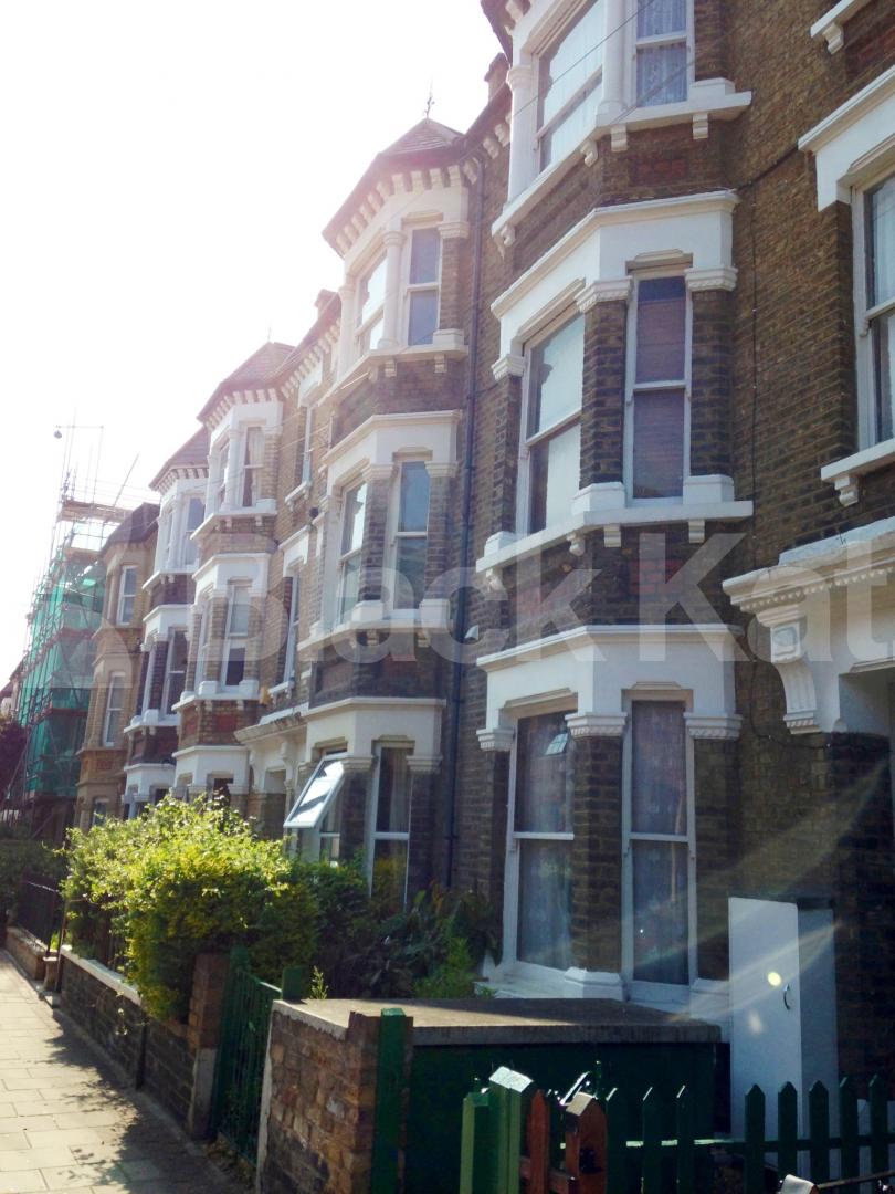 			LET, 2 Bedroom, 1 bath, 1 reception Apartment			 Wariner Gardens, Battersea Park 